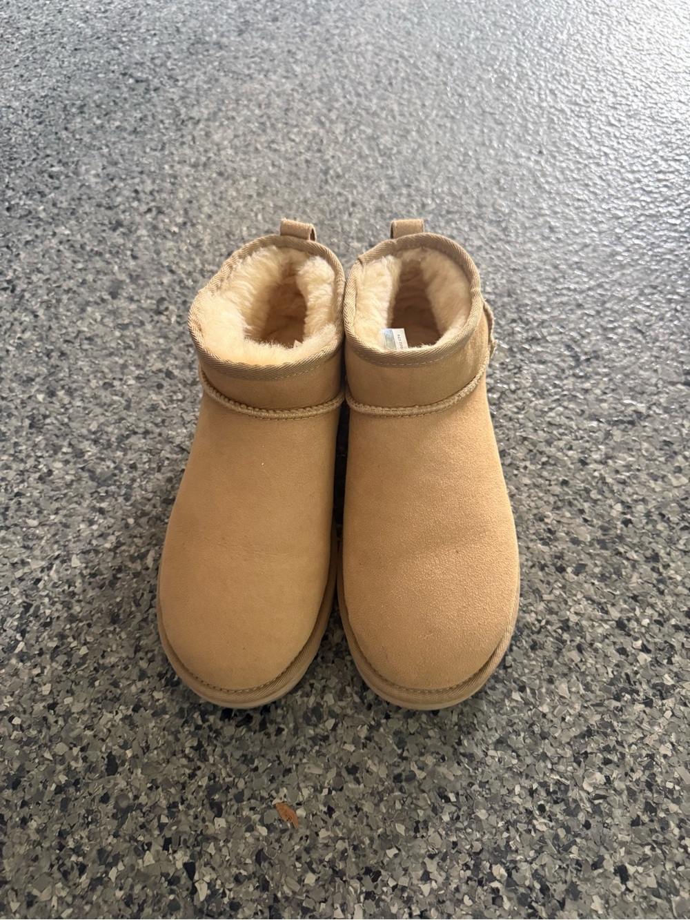 UGG ultra mini in sand
